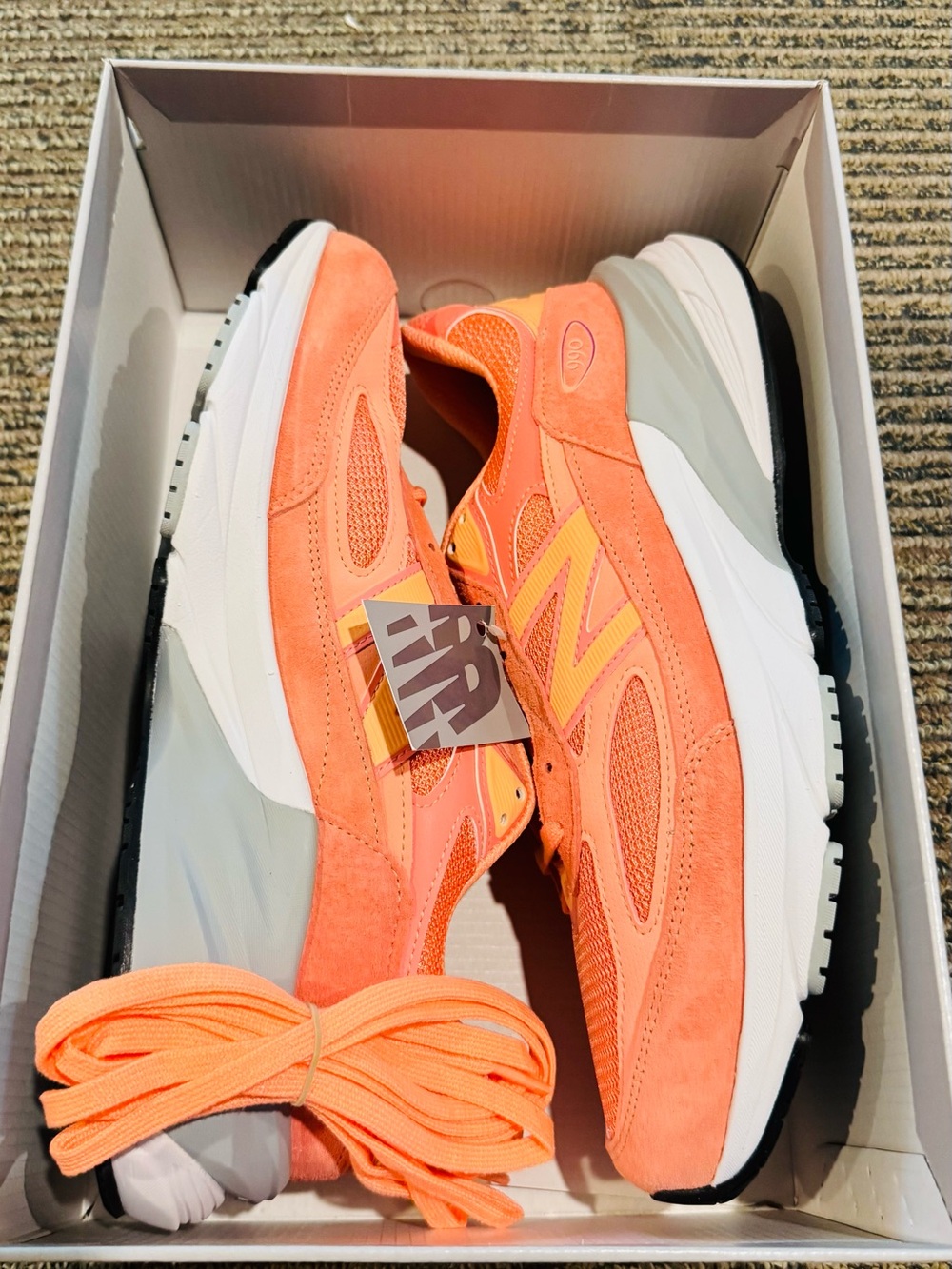 New Balance 990 V6 Salmon
